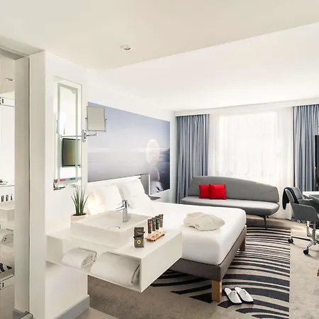 Novotel Centre Gare Montparnasse 4*