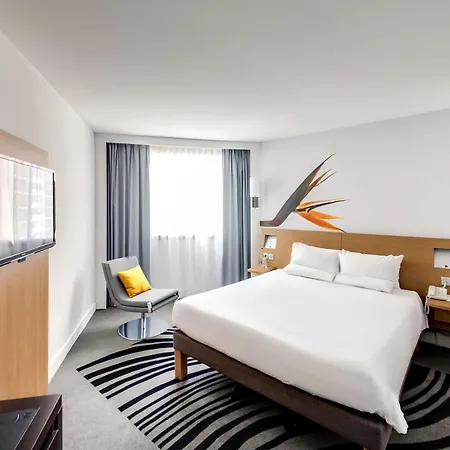Novotel Centre Gare Montparnasse 4*