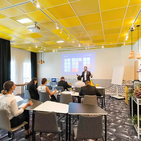 Novotel Centre Gare Montparnasse 4*